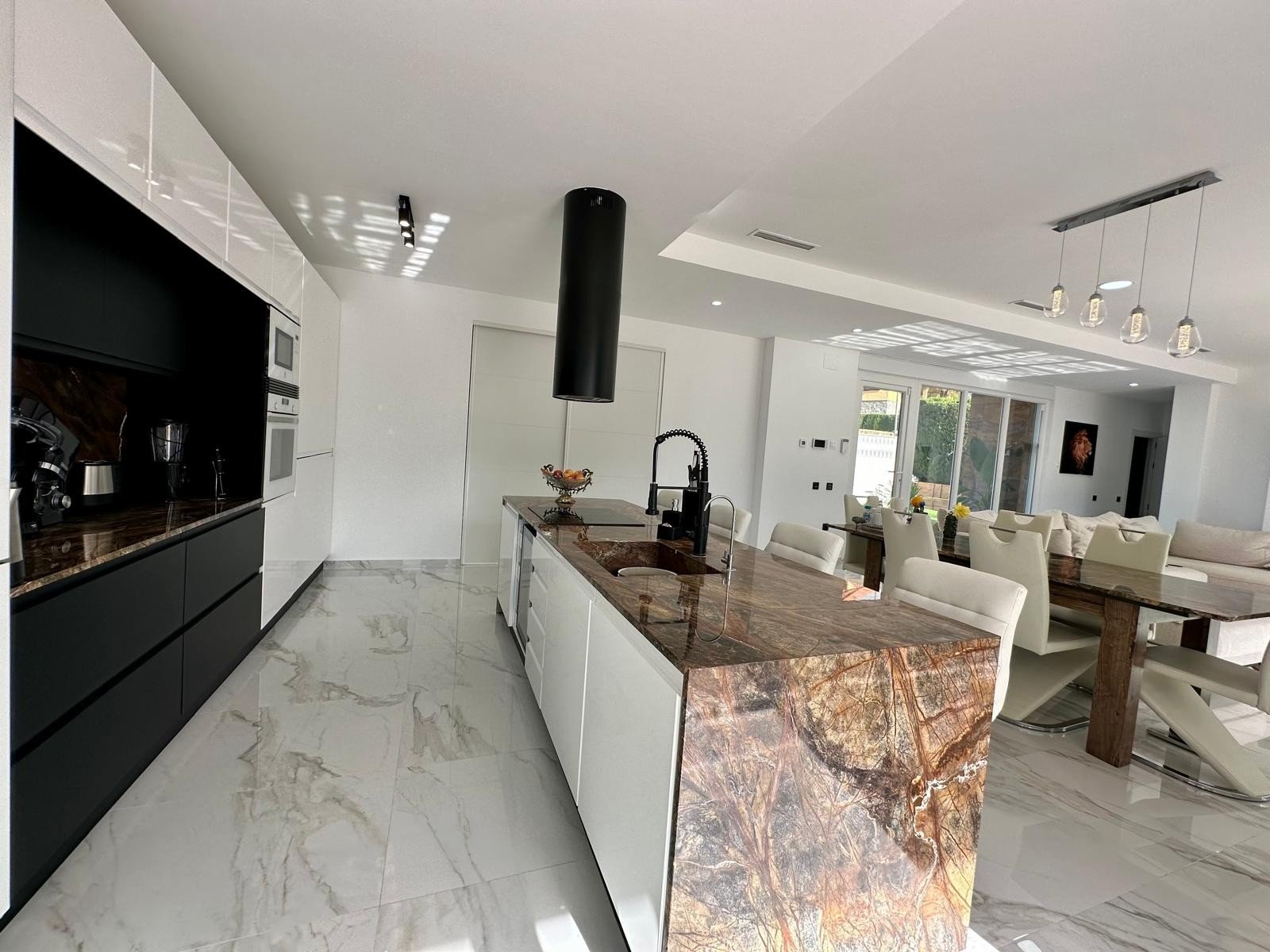 5 Bedroom 3 Bathroom Villa in Petrer - Caza De Casa