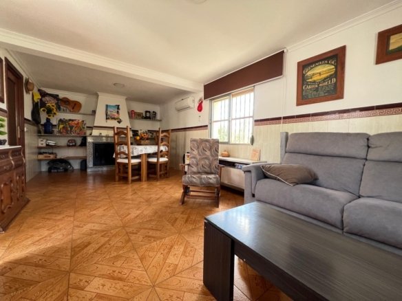 2 Bedroom 1 Bathroom Country House in Algueña - Caza De Casa