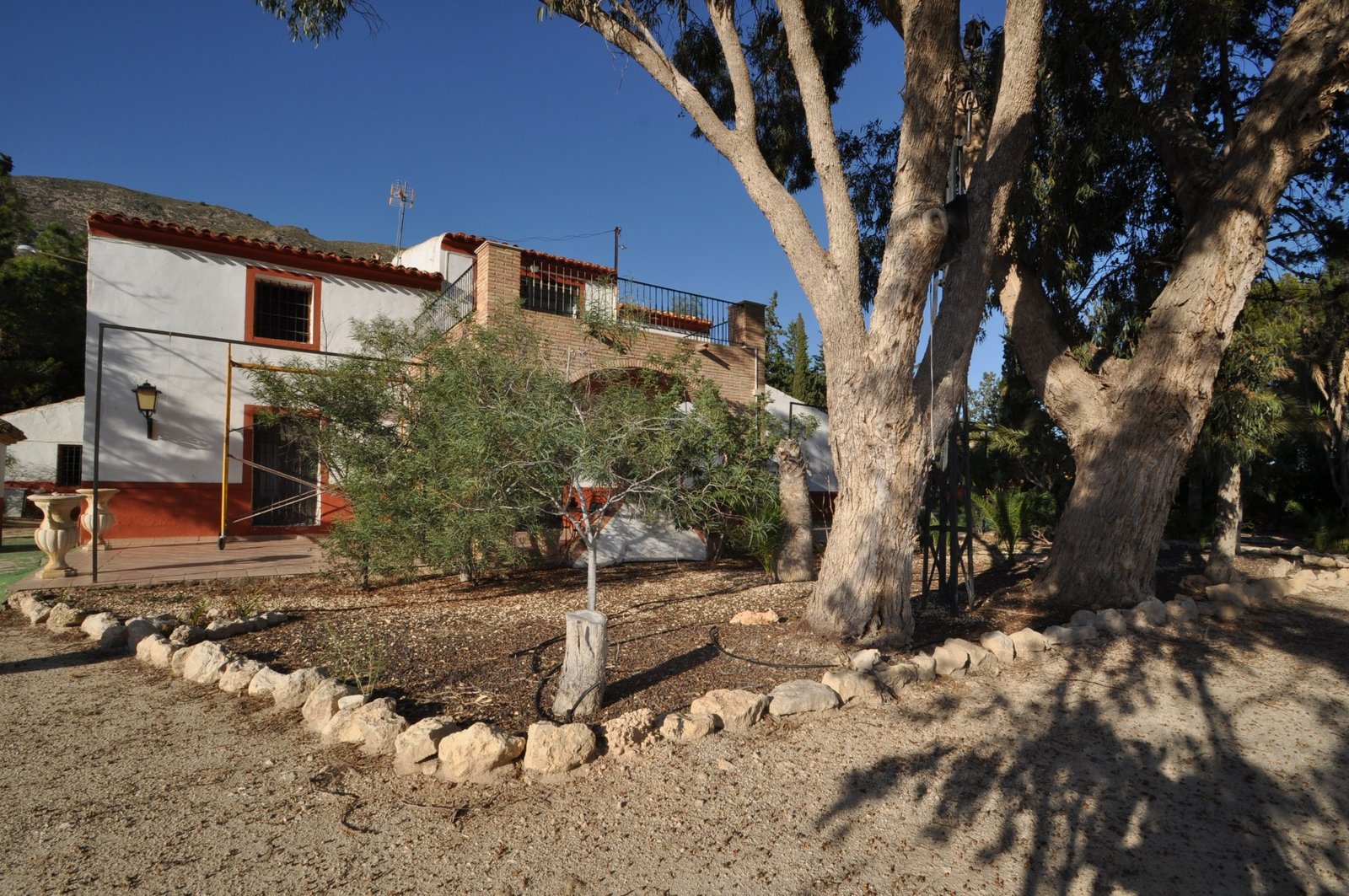 6 Bedroom 3 Bathroom Villa in Fortuna - Caza De Casa