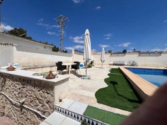 2 Bedroom 1 Bathroom Country House in Algueña - Caza De Casa