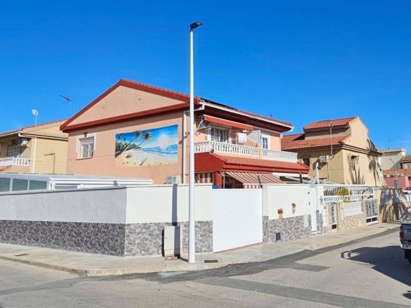 3 Bedroom 2 Bathroom Town House in Santiago de la Ribera - Caza De Casa