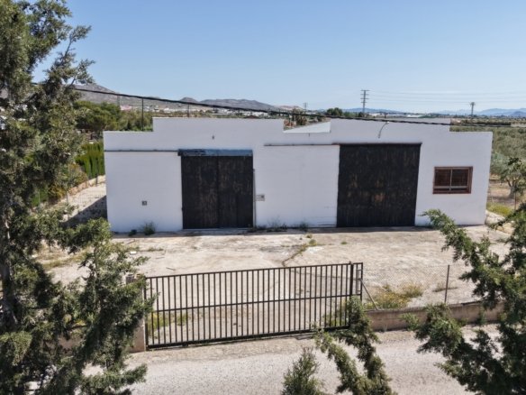 6 Bedroom 3 Bathroom Country House in Yecla - Caza De Casa