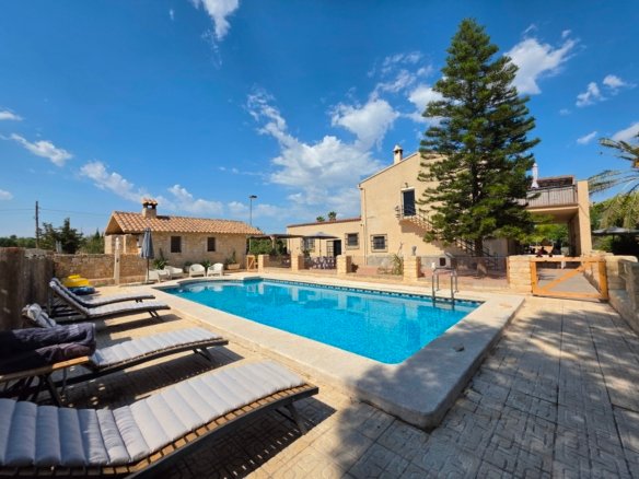 6 Bed 3 Bath Country House in Elche - Caza De Casa