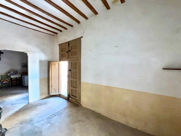 8 Bedroom 1 Bathroom Town House in Pinoso - Caza De Casa