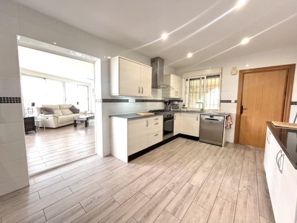 3 Bedroom 3 Bathroom Villa in Pinar de Campoverde - Caza De Casa