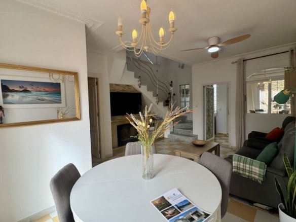 4 Bedroom 2 Bathroom Villa in Torrevieja - Caza De Casa
