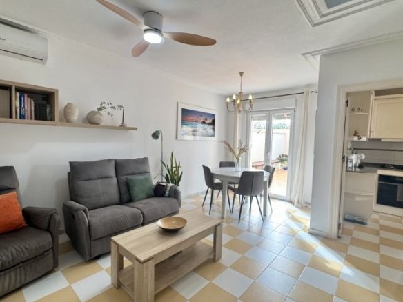 4 Bedroom 2 Bathroom Villa in Torrevieja - Caza De Casa