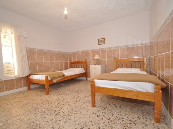 8 Bedroom 4 Bathroom Country House in Pinoso - Caza De Casa
