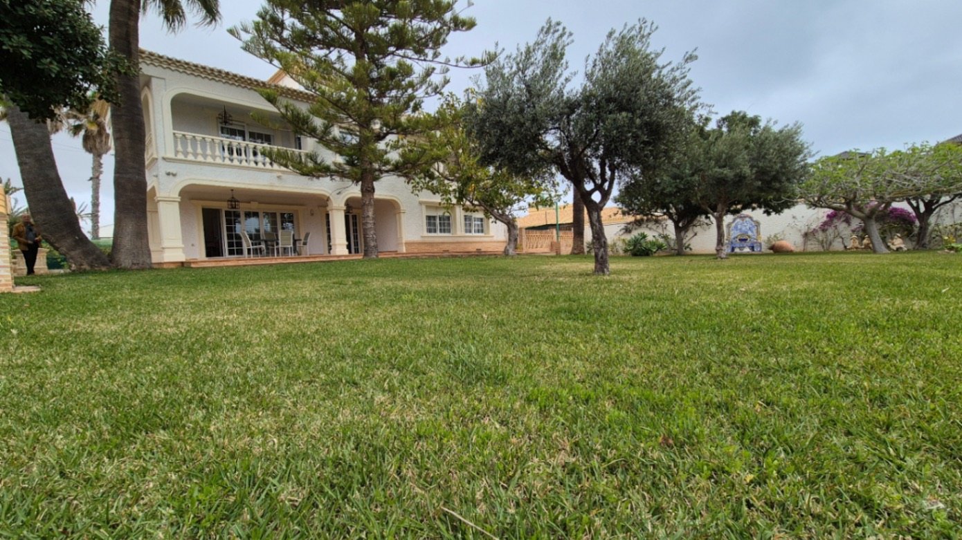 980_6943d66d44274 7 Bedroom 3 Bathroom Villa in Orihuela - Caza De Casa