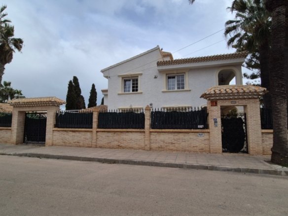 7 Bedroom 3 Bathroom Villa in Orihuela - Caza De Casa