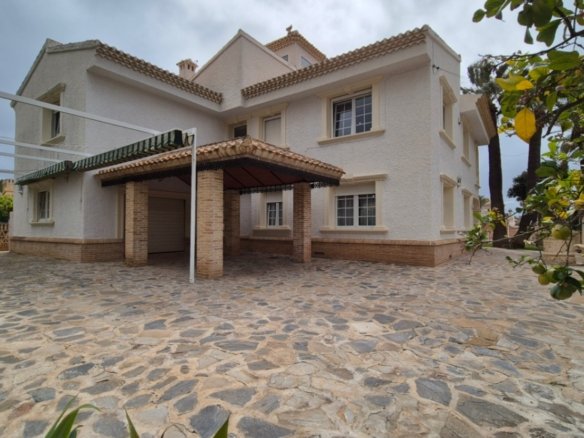 7 Bedroom 3 Bathroom Villa in Orihuela - Caza De Casa