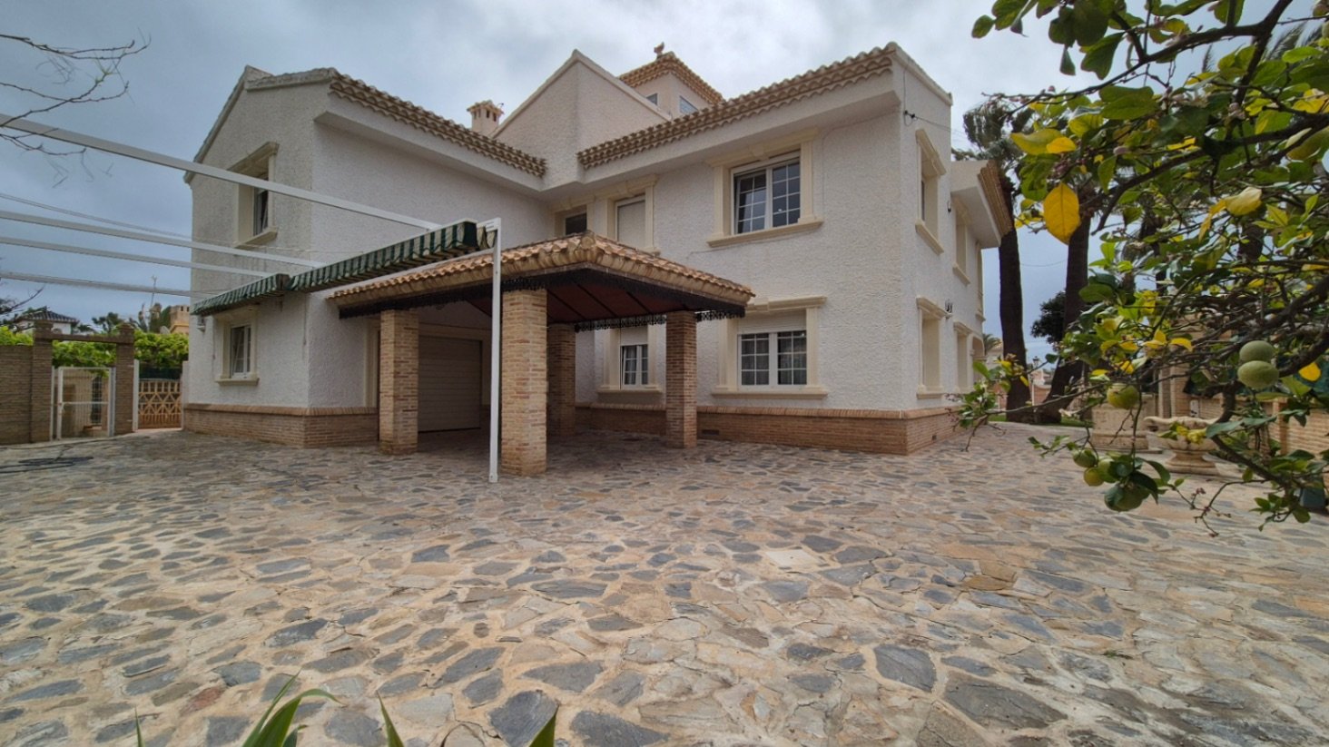 982_6943d66ce9341 7 Bedroom 3 Bathroom Villa in Orihuela - Caza De Casa