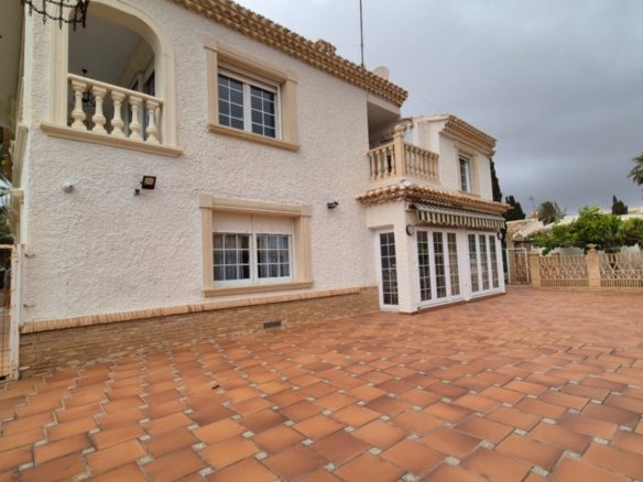 7 Bedroom 3 Bathroom Villa in Orihuela - Caza De Casa
