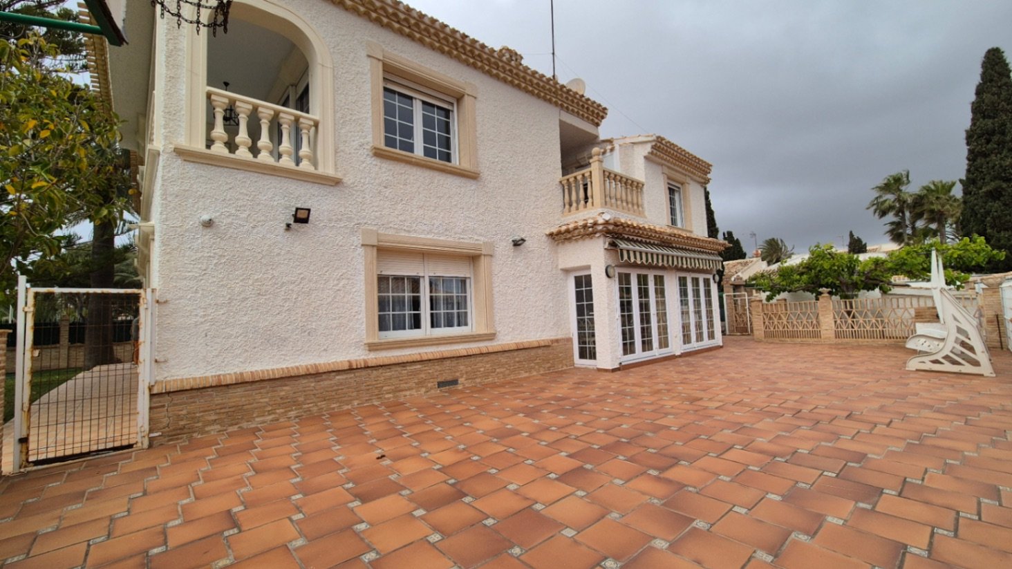 983_6943d66cbff51 7 Bedroom 3 Bathroom Villa in Orihuela - Caza De Casa