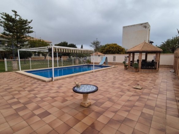 7 Bedroom 3 Bathroom Villa in Orihuela - Caza De Casa