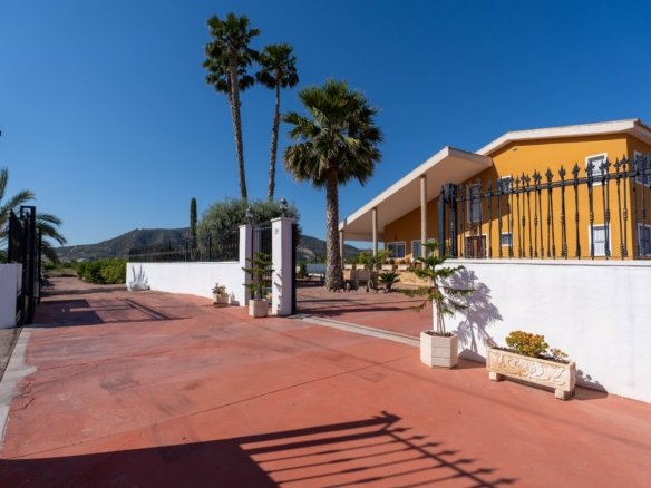 4 Bedroom 2 Bathroom Country House in Orihuela - Caza De Casa