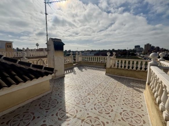 4 Bedroom 2 Bathroom Villa in Torrevieja - Caza De Casa