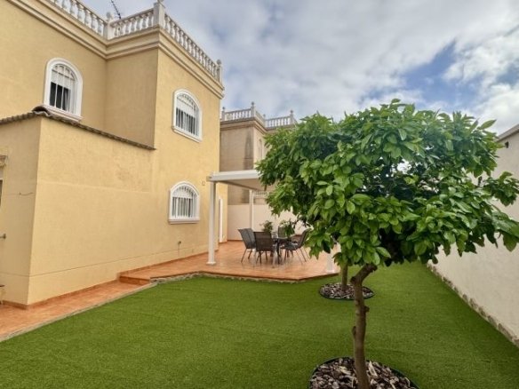 4 Bedroom 2 Bathroom Villa in Torrevieja - Caza De Casa
