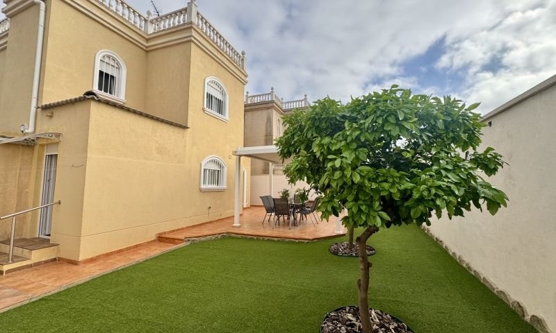9b5cb8dc-img-6586 4 Bedroom 2 Bathroom Villa in Torrevieja - Caza De Casa