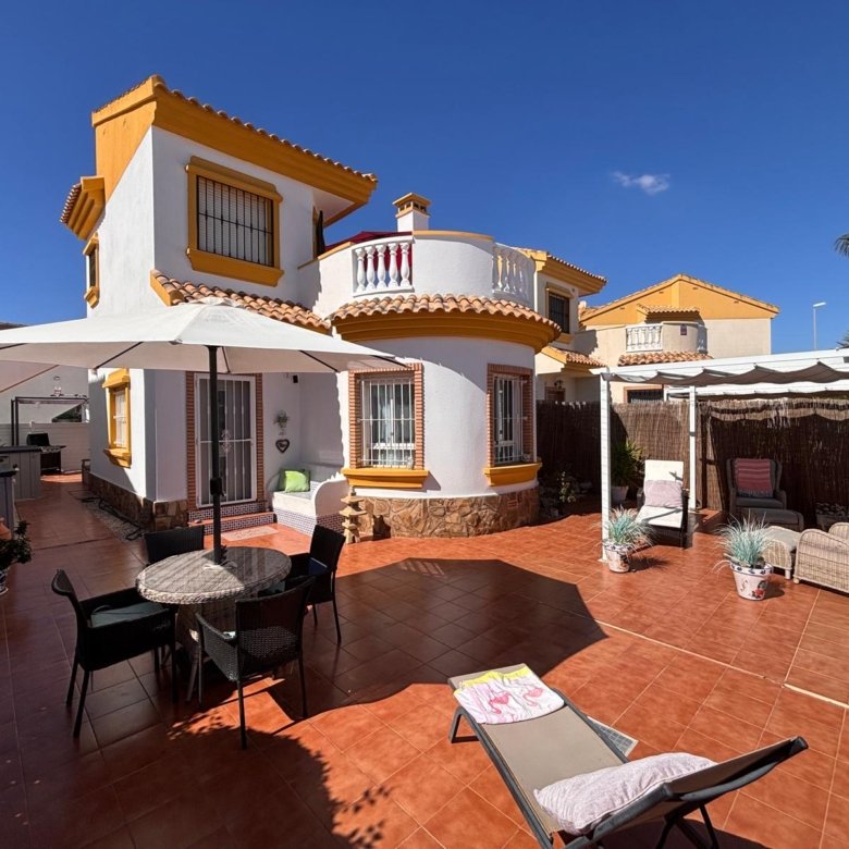 3 Bedroom 2 Bathroom Villa in Guardamar del Segura - Caza De Casa