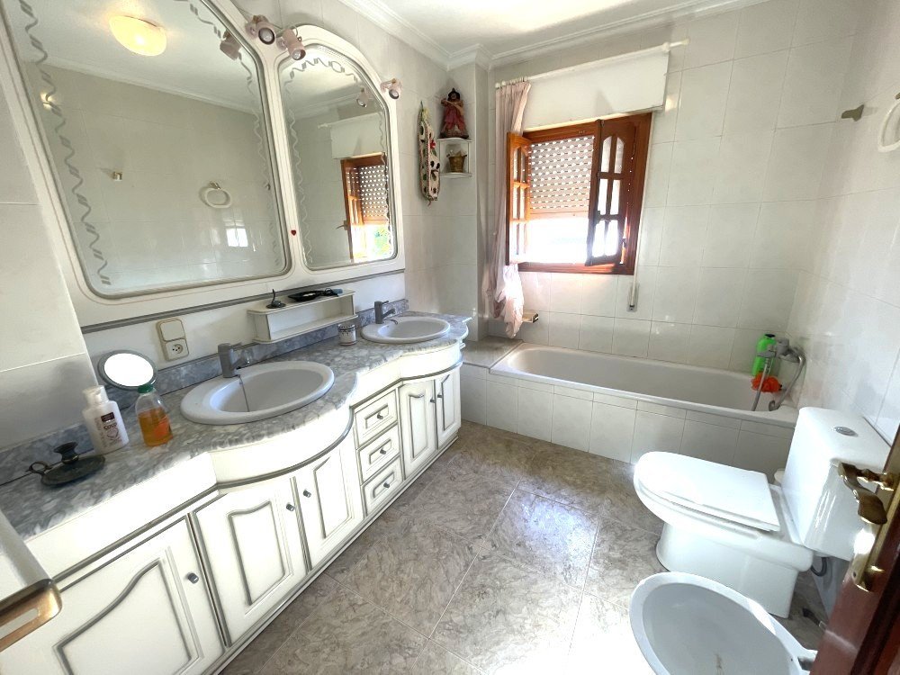 Bathroom-2-CSH67.jpeg 5 Bedroom 3 Bathroom Town House in Rojales - Caza De Casa