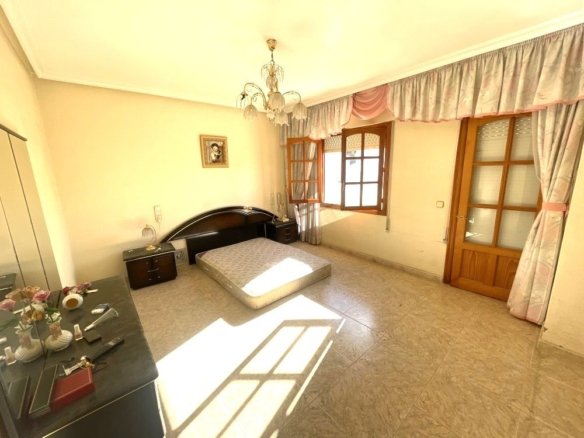 5 Bedroom 3 Bathroom Town House in Rojales - Caza De Casa