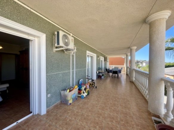 4 Bedroom 3 Bathroom Villa in Ciudad Quesada - Caza De Casa