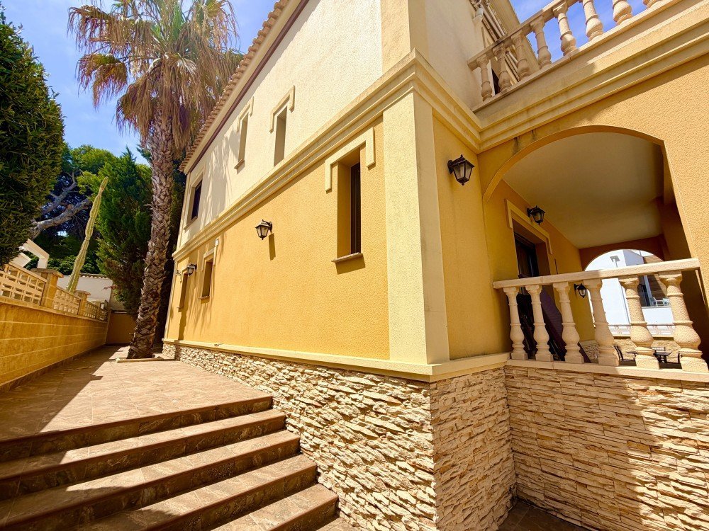 3 Bedroom 2 Bathroom Villa in Orihuela Costa - Caza De Casa