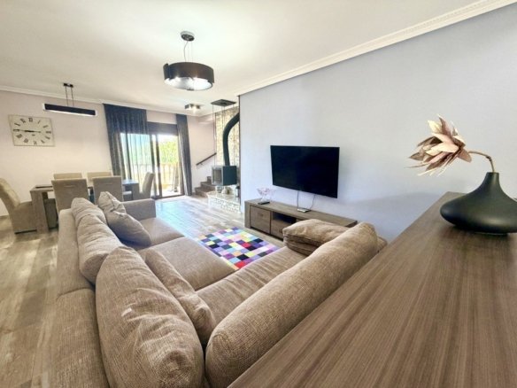 3 Bedroom 2 Bathroom Villa in Orihuela Costa - Caza De Casa