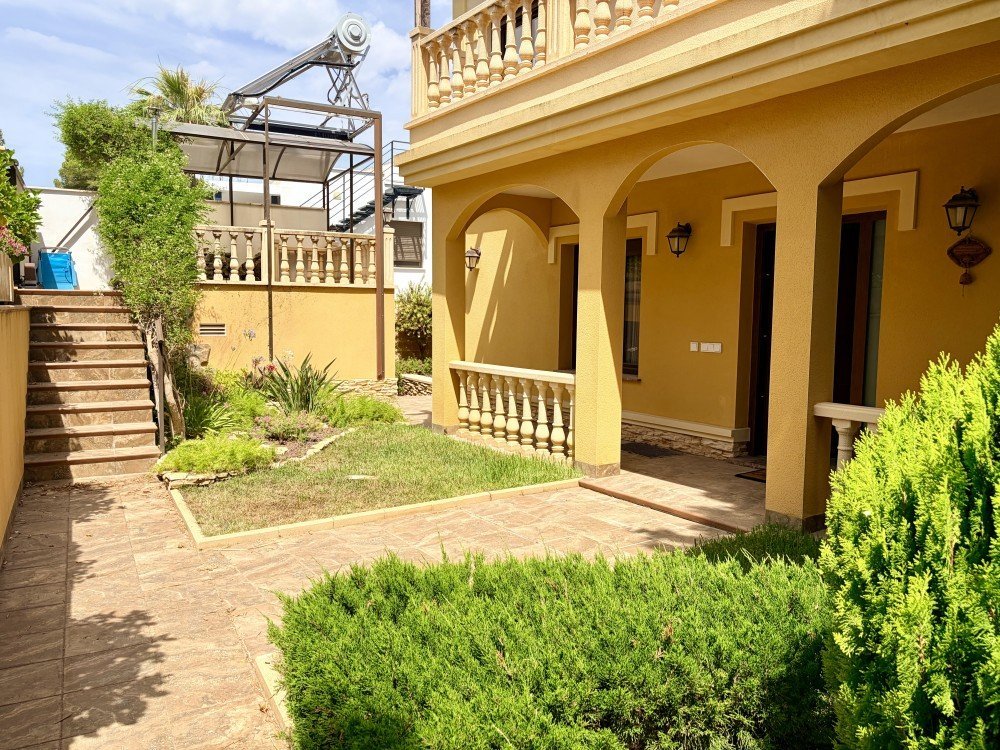 3 Bedroom 2 Bathroom Villa in Orihuela Costa - Caza De Casa