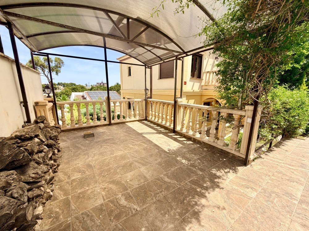 3 Bedroom 2 Bathroom Villa in Orihuela Costa - Caza De Casa