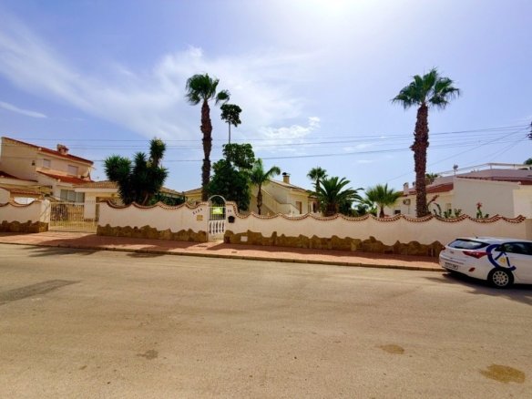 5 Bedroom 4 Bathroom Villa in Ciudad Quesada - Caza De Casa