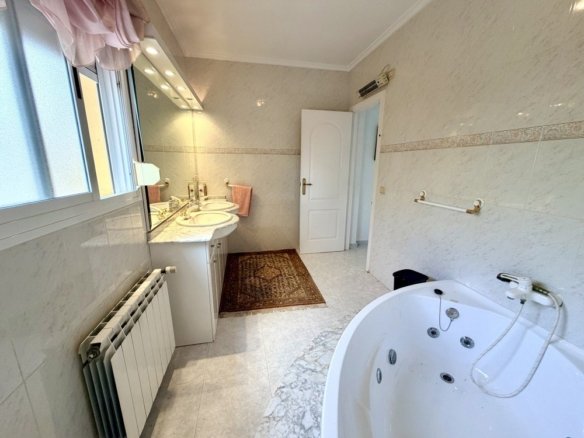 5 Bedroom 4 Bathroom Villa in Ciudad Quesada - Caza De Casa