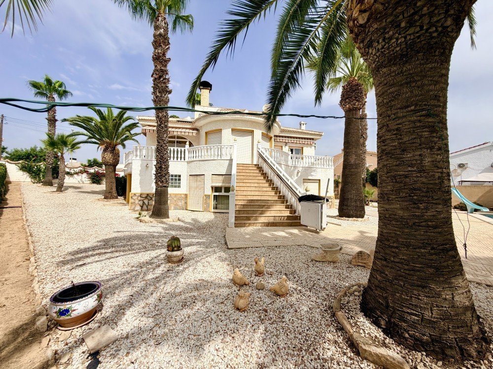 5 Bedroom 4 Bathroom Villa in Ciudad Quesada - Caza De Casa