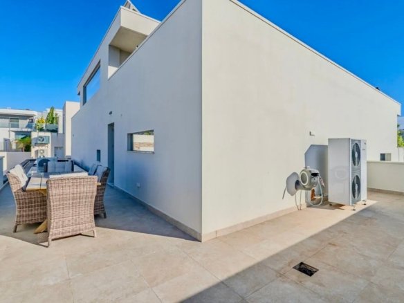 4 Bedroom 3 Bathroom Villa in Benijofar - Caza De Casa