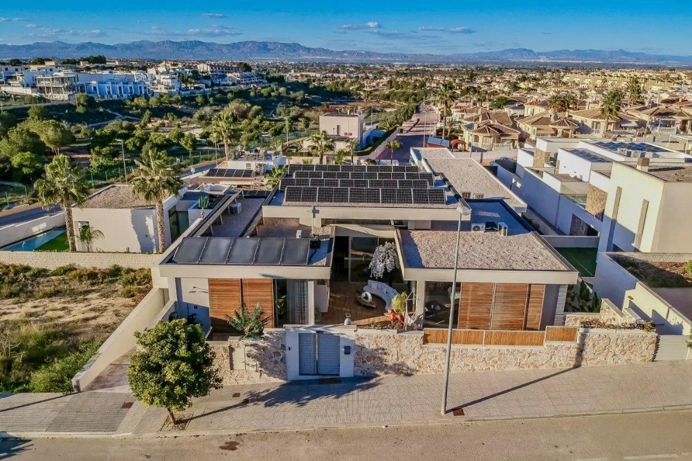 4 Bedroom 3 Bathroom Villa in Benijofar - Caza De Casa