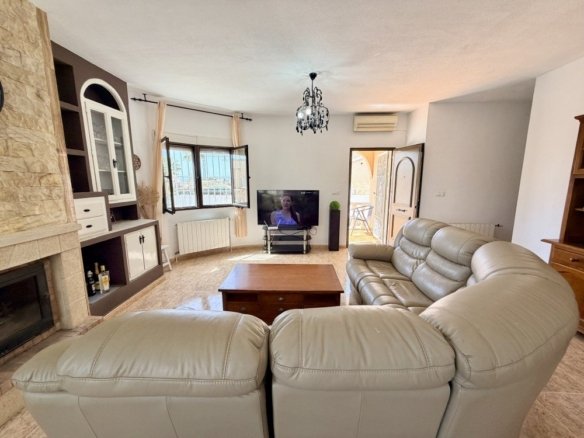3 Bed 2 Bath Villa in Benijofar - Caza De Casa