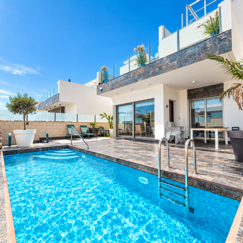 3 Bedroom 3 Bathroom Villa in Villamartin - Caza De Casa