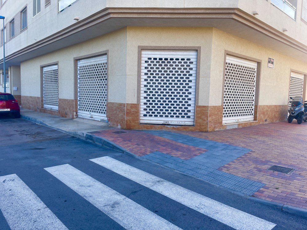 3 Bath Commercial in Formentera del Segura - Caza De Casa