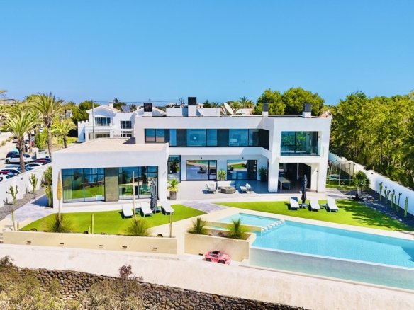 5 Bed 6 Bath Villa in Cabo Roig - Caza De Casa