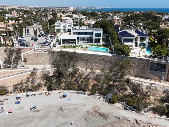 5 Bed 6 Bath Villa in Cabo Roig - Caza De Casa