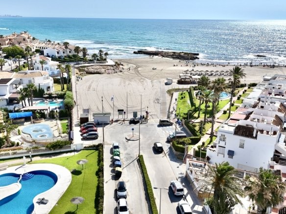 2 Bathroom Commercial in Cabo Roig - Caza De Casa
