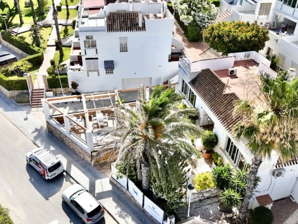 2 Bathroom Commercial in Cabo Roig - Caza De Casa