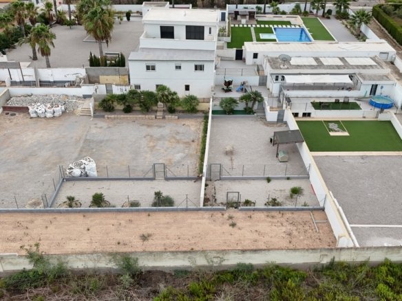 8 Bed 4 Bath Villa in Los Montesinos - Caza De Casa