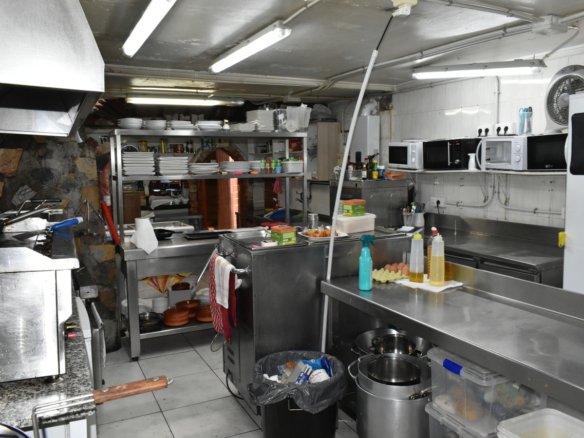 2 Bath Commercial in Ciudad Quesada - Caza De Casa
