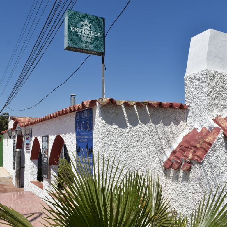 2 Bathroom Commercial in Ciudad Quesada - Caza De Casa