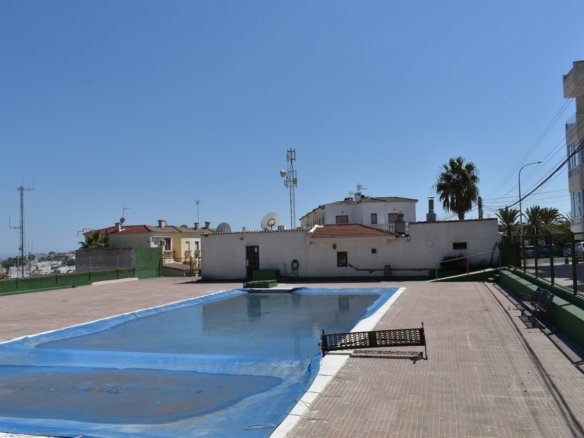 2 Bath Commercial in Ciudad Quesada - Caza De Casa