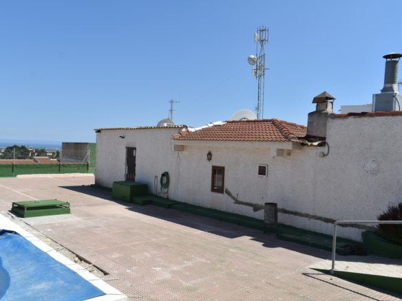 2 Bath Commercial in Ciudad Quesada - Caza De Casa