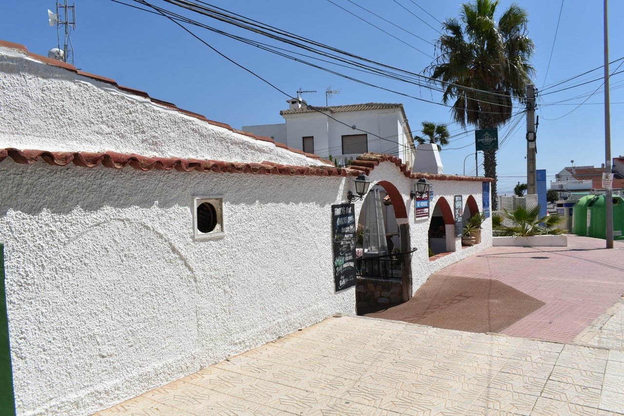 2 Bath Commercial in Ciudad Quesada - Caza De Casa