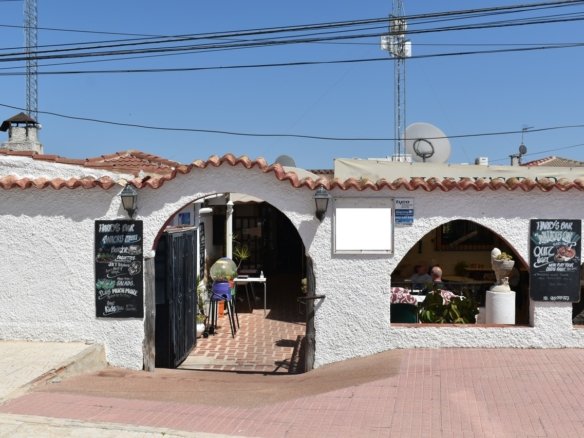 2 Bath Commercial in Ciudad Quesada - Caza De Casa